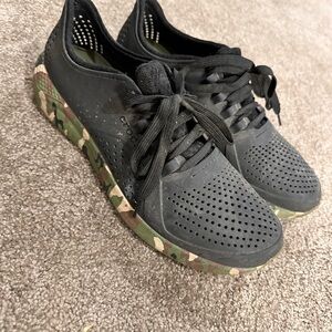 Men’s crocs sneakers in good condition not used to much